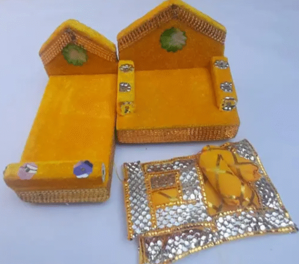 Yellow phool bala bed singhasan gadda